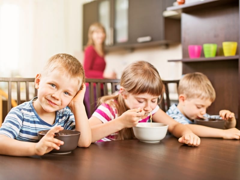 Bé Bị Táo Bón Nên Ăn Gì?