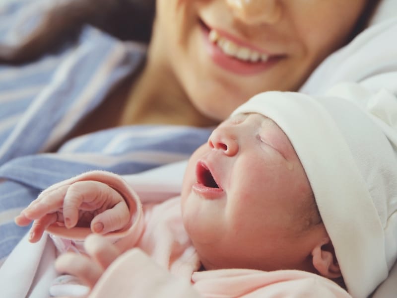 Bật Mí Cách Chăm Sóc Mẹ Và Bé Sau Sinh Tại Nhà